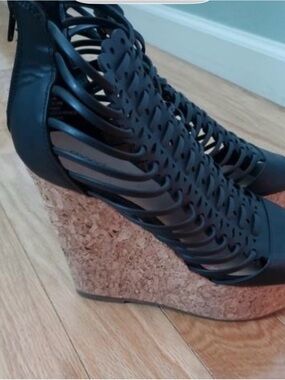 Shoe Dazzle Black Strappy Cork Wedge Sandals size 8